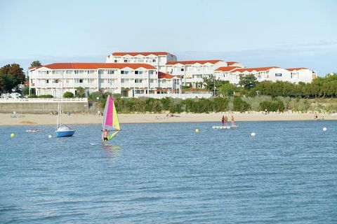 Dit appartement in Fouras heeft 1 slaapkamer en is geschikt voor een stel of klein gezin. Het maakt onderdeel uit van een residentie die slechts 40 m van de zee vandaan ligt. Ook het dorpscentrum waar je terecht kunt voor de dagelijkse boodschappen i...