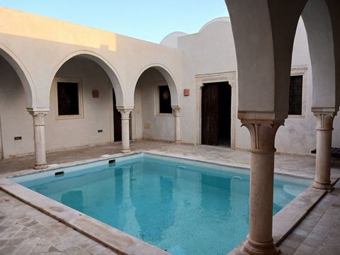 Traditionele villa in Djerba, houch stijl met zwembad voor een succesvolle installatie en/of verhuurinvestering Blauwe titel, stedelijk gebied 120 m² bedekt met ouderwetse charme voor een recente constructie Traditioneel, arcades, exotisme tegen lage...