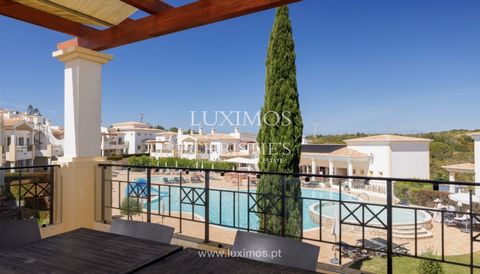 Villa mit 2 Schlafzimmern in der renovierten Feriensiedlung Salema Beach Village , nur 500 Meter vom malerischen Strand von Salema entfernt , im charmanten Fischerdorf Salema , in der Gemeinde Vila do Bispo . Diese typisch Algarve , mediterran inspir...