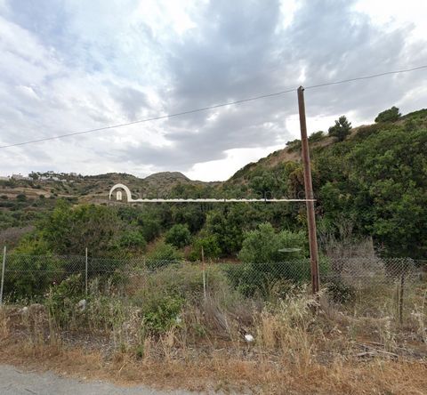 Zu verkaufen, Grundstück Innerhalb von Stadtplänen, in der Gegend: Ierapetra - Myrtos. Das Grundstück ist eben, bebaubar, flach, an der Allee, hat eine Fassade von 18,46 m, eine Tiefe von 35,28 m. Es ist bis zu 175 m² groß und hat eine maximal zuläss...