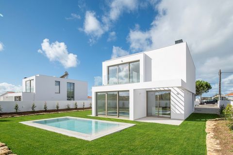 Located in Sintra. Discover your dream home in the quiet village of Gouveia, just minutes from the stunning beach of Magoito, Sintra, and the picturesque villages of Colares and Azenhas do Mar. This modern house, built on a plot of 592 square meters,...