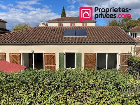 46090 Pradines, à 5 minutes du centre de Cahors - maison passive en énergie A de 2010 construite en béton cellulaire sur un terrain de 278m², 5 pièces, 3 chambres, de près de 90 m² habitables. Maison en plain-pied de 2010, salon avec cuisine ouverte ...