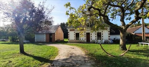 In een landelijke omgeving, een vastgoedcomplex bestaande uit; Een woonhuis samengesteld op de begane grond; een entree, een toilet, een keuken, een woonkamer, een doucheruimte/toilet en twee slaapkamers. Boven; Een grote kamer, een badkamer/toilet/w...