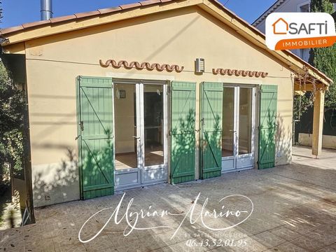 NOUVEAUTÉ ! A VENDRE VILLA INDÉPENDANTE À PIED DES PLAGES ET COMMERCES Découvrez le style de vie méditerranéen de vos rêves , en plein cœur de Saint Aygulf, dans cette charmante maison à renover offrant 2 appartements : - De plain pied , un apparteme...