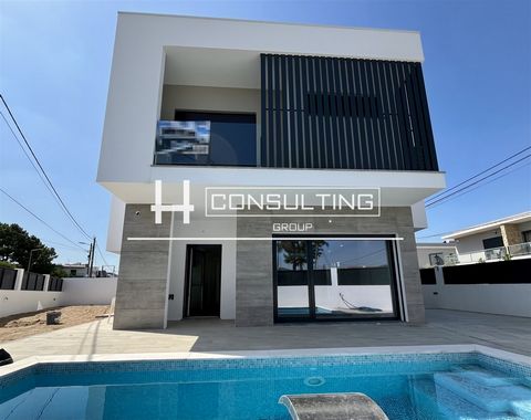 Nuova casa con 4 camere da letto a Fernão Ferro Descrizione: Villa con 4 camere da letto composta da due piani che è disposta come segue: Con una superficie totale di costruzione di circa 169 m², si sviluppa su due piani. Questa casa si distingue per...