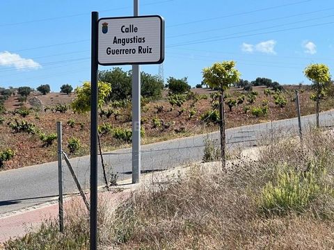 Magnífico solar urbano en Huétor Vega, parcela de 353 m2. En una de las zonas más demandadas por sus impresionantes vistas a Granada, las cuales siempre las tendremos, al estar las parcelas colindantes a distinto nivel. Un lugar único donde construir...