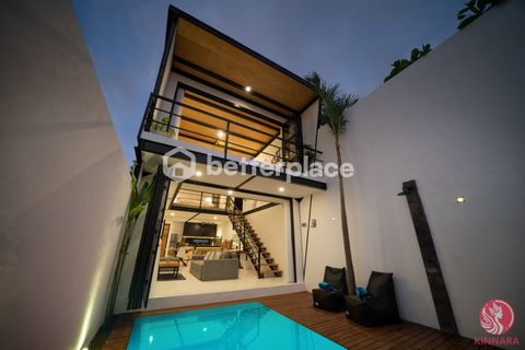 Situato nel cuore di Padang Linjong, questo elegante loft con una camera da letto offre una miscela unica di design industriale moderno e il fascino tropicale di Bali. Situato a soli 6 minuti dalla vivace Echo Beach, questo loft è situato in posizion...