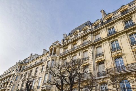 Checkmyguest biedt u dit chique en prachtige studio-appartement van 12 m², ideaal gelegen in de chique wijk Chaillot, tussen het Trocadero en de Arc de Triomphe. Deze gezellige, lichte oase van rust biedt een elegante, comfortabele sfeer. Profiteer v...