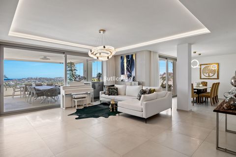 Elevated ground floor apartment in the recently built urbanization of Nine Lions, in Nueva Andalucia, with spectacular sea views.The apartment offers 7 bedrooms, 5 bathrooms, 3 of them en suite and a guest toilet, with fully equipped kitchen open to ...