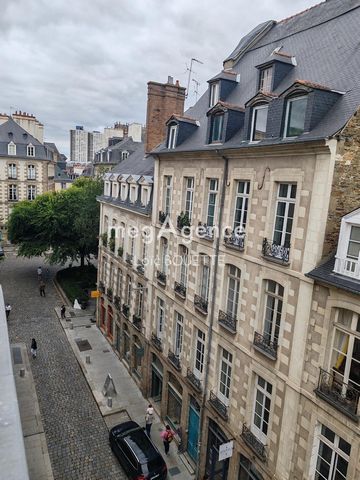 CENTRE-VILLE, GRAND STUDIO, DERNIER ETAGE