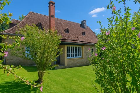 Maison en pierre rénovée avec goût  178 m² habitables  parc arboré de plus de 9 000 m² avec piscine