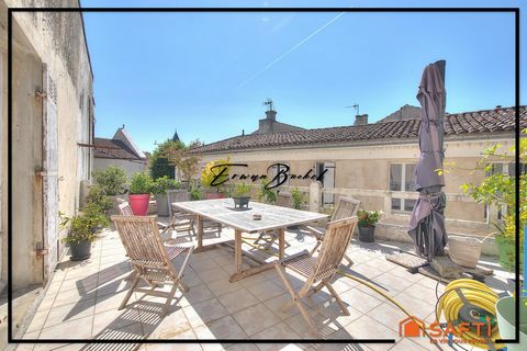 GRANDE MAISON DE VILLE AVEC TOIT TERRASSE