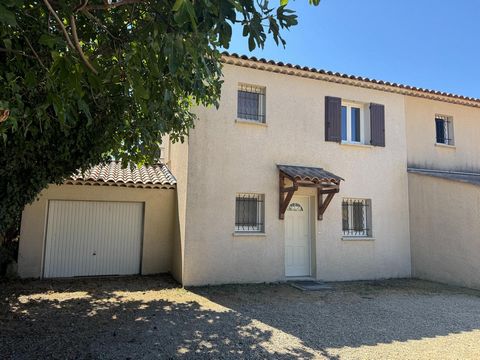 Maison semi-mitoyenne EN VILLE avec 1 extérieur clos, 1 garage et 3 places de parking
