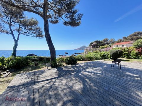 Exceptionnel à Agay : Duplex avec accès garage direct, 3 terrasses, piscine, accès privée à la crique