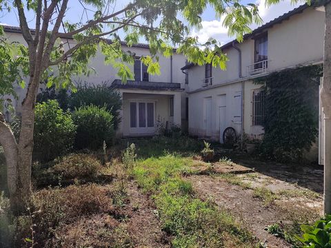 Maison avec second bâtiment à rénover à Mézières-en-Brenne