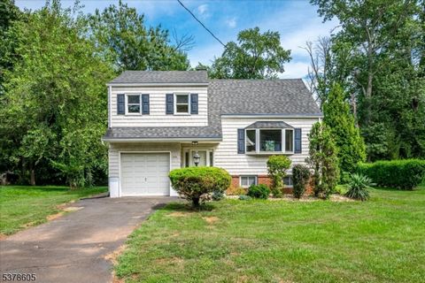 This fabulous single-family Split Level home offers 3 bedrooms, 1.5 baths and is perfectly situated on a peaceful cul-de-sac, offering both privacy and convenience. The bright and open layout features a spacious living room flowing into the dining ar...