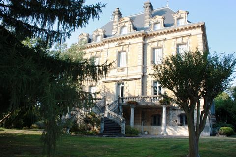 Château du 19ème avec dépendances à 45mn de Biarritz