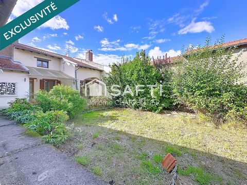 Maison mitoyenne avec garage non attenant