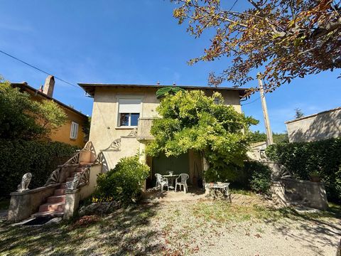 Jolie villa à rénover de 132m2 sur 723m2 de terrain + T2 meublé en rendement locatif