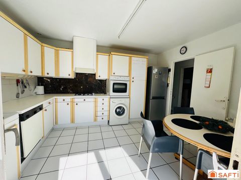 Dans la charmante ville de Carcassonne (11000), connue pour sa célèbre cité médiévale classée au patrimoine mondial de l'UNESCO, se trouve cette belle maison implantée sur un terrain de 423 m². Idéalement située à proximité des commerces, écoles et t...