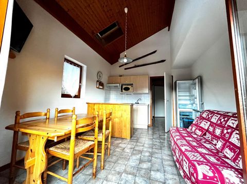 Appartement 3 pièces de 44M2 utile (35m2 carrez) OFFRANT une VUE DEGAGEE avec GARAGE, place de PARKING PRIVATIVE et CAVE