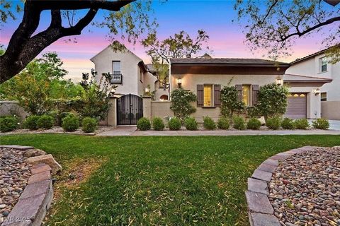 Superbe maison dans la prestigieuse communauté de vignobles Guard-Gated ! Bienvenue dans un luxe inégalé. Cette résidence méticuleusement conçue allie élégance intemporelle et commodité moderne, avec une gamme de finitions design haut de gamme. Le lu...