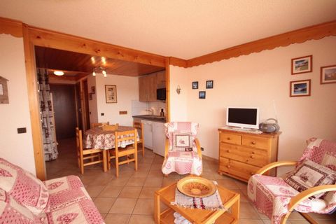 The rssidence Mont Blanc A is ideally situated 100 m away from the ski slopes of Les Saisies. Shops and the resort center are nearby the building. You'll appreciate the view offered by the residence. Surface area : about 24 m². 2nd floor. Orientation...
