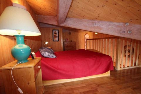 The residence Le Tavaillon is located in the resort center of Les Saisies. Le Tavaillon is the commercial center and offers an ideally situation close to shops. The ski slopes are situated 200 m from the building. Surface area : about 20 m². 1st floo...