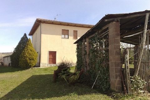 2 bedroom farmhouse to refurbish is located in Rapolano Terme with breathtaking views of the Crete Senesi, the typical Siena countryside. The farmhouse of 220 square meters is in need of full refurbishment. Situated on two levels; The ground floor fe...