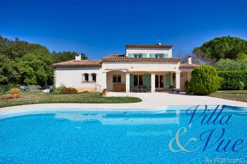 In a very sought-after residential area, in a small Domain (with very low charges), this beautiful bastide perfectly maintained will seduce you by its calm, its perfect south-south-western exposure, its entirely flat ground, its large terrace, its do...