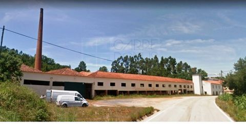 Joint sale of 3 plots of land with warehouses and industry in Abrã, Santarém. Land with a total area of 32316m2, in which more than 7000m2 are urban. Industrial facilities, ruins and services with an approximate deployment area of approximately 4000m...