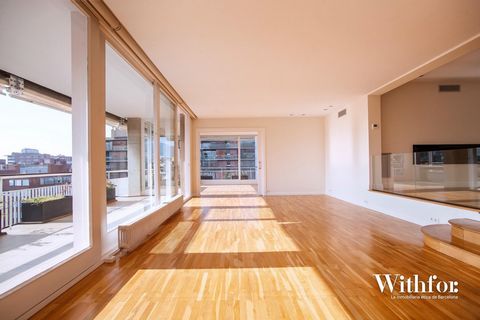 Beautiful corner penthouse with three winds, completely exterior and with a 25sqm terrace.~~ This large property has a built area of 583sqm, of which 437sqm is usable accommodation, and is distributed in a living area and a clearly differentiated sle...