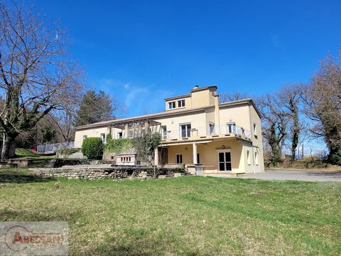 Alpes de Haute Provence (04) - For sale in Sisteron, beautiful high quality property complex, with a living area of 308 m², on a 4 ha plot. For professional use, on 3 levels, the property consists of 8 offices, including 2 with terrace, a work room, ...