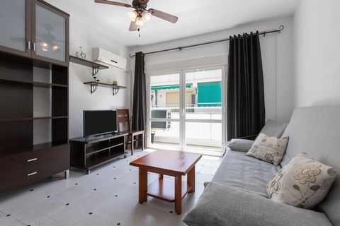 Located very close to the sea of Fuengirola, this nice apartment welcomes 2+2 guests. If you fancy exploring the south of Spain and soaking up the Andalusian charm without giving up the sun and the sea, this is the ideal accommodation for you. The la...