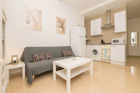 Enjoy your stay in Jerez de la Frontera in this beautiful studio for 2+1 guests in the city center and a stone's throw from all tourist attractions. After a fabulous day getting to know Jerez and its people, walking its streets, and tasting its cuisi...