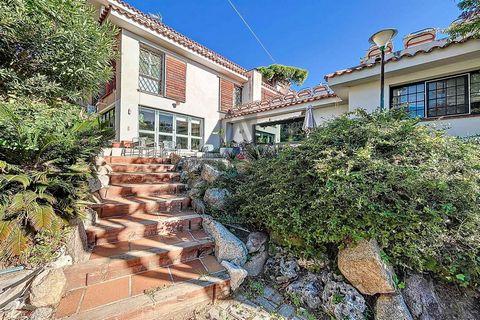 562m2 house for sale, located in the Sant Crist de Cabrils urbanization, with private pool and garden, and panoramic views of the sea and mountains. The property is situated on a plot of 1,300m2. The house consists of three floors, with the third hav...