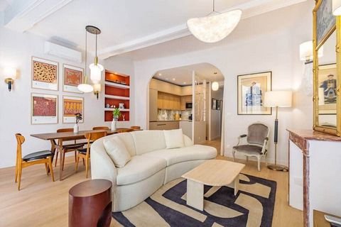 Welcome to this sumptuous apartment, a true jewel combining refinement and privileged location in the heart of Marseille. Located just a 3-minute walk from the majestic Major Cathedral and a 12-minute walk from the vibrant Place de la Joliette, this ...