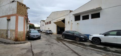 We offer for sale this industrial warehouse next to Malaga Airport. With a strategic location in terms of transport connections (motorway, national road, Malaga airport). Space of 604m2 divided into the main room and an upper part where we find a liv...