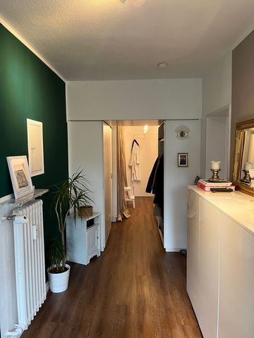 The flat is on the first floor. It comprises three attractive rooms (bedroom, living room, kitchen and bathroom). In the bedroom you will find wardrobes and a chest of drawers as well as a bed. In a spacious hallway that connects all the rooms, there...