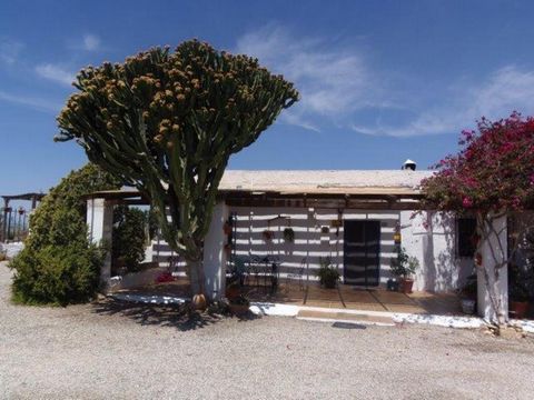 Cortijo Rural for sale of 5 bedrooms in Burjulú, Almería. CORTIJO RURAL with very good communications, magnificent country house in a natural enclave and only 5 km from the sea. It is located in the village of Burjulu, 5 km from Cuevas del Almanzora....