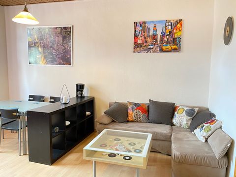This bright and well-located flat is interesting for anyone who wants to live centrally and close to the main station and the University of Duisburg. The spacious eat-in kitchen with cosy sofa offers a pleasant and relaxing atmosphere. The large bedr...