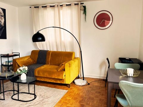 Enjoy accommodation just minutes from Montmartre and the Sacré-Coeur Basilica. The metro stations are just a few steps away, giving you quick access to every corner of Paris. The apartment is close to three major train stations, linking Paris to the ...