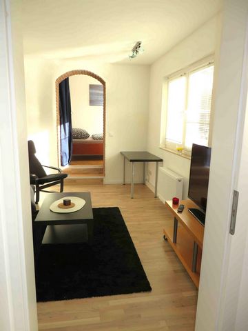 Apartment It is a flat with own entrance from the closed courtyard. New and modern furnished, parquet floor, own entrance. Parking spaces are always available in the street. Kitchen with fridge-freezer, 2-plate hob, microwave and kitchen inventory, r...