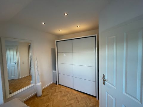 Beautiful duplex apartment near Cologne Airport First occupancy after core renovation. Welcome to this attractively designed 2-room apartment in Rösrath near Cologne Airport. The duplex apartment is a miracle of space and is divided up as follows: Tw...