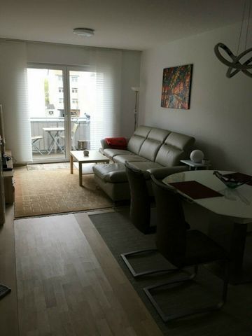 New and fully furnished and equipped 3 -room flat for rent close to the centre. All furnishings are brand new, very high quality and carefully selected. These include: Fitted kitchen, underfloor heating, parquet flooring, washing machine, 2 bathrooms...