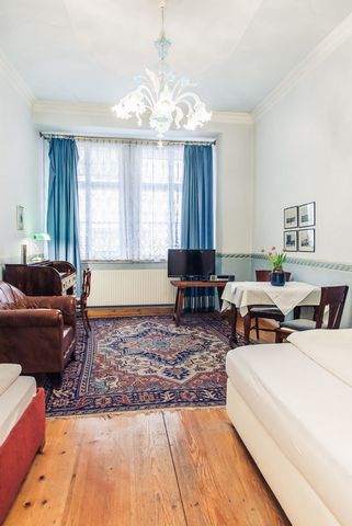 The apartment is on the 3rd floor of a well-kept baroque house in a quiet side street in the city center. The apartment has partial underfloor heating, stylish furniture, tiled and wooden floors. Furnishing: living room/bedroom Bed 140x200cm, extra b...