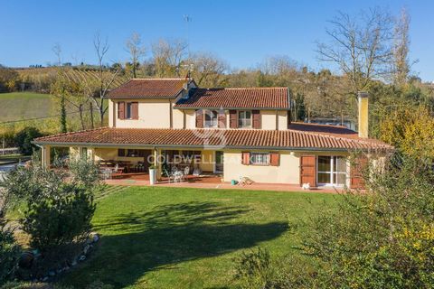 Semi-detached villa for sale on the first hills of Rimini. Welcome to your future home, an enchanting semi-detached villa offering an oasis of tranquility and comfort ideal for those seeking a family retreat. The villa is set in a unique context of q...