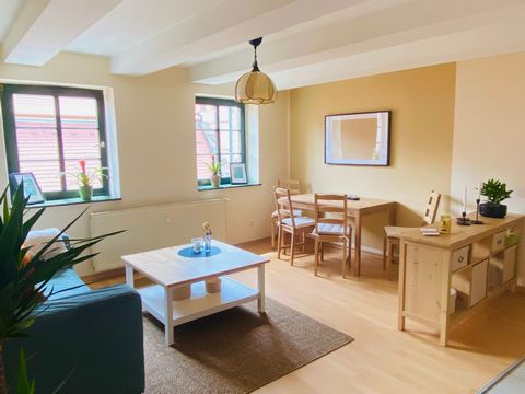 In this small, cozy 42m² apartment you will find everything you need for a relaxed and relaxing stay. There is space for up to three people (2 adults, 1 child) to enjoy the time in and around Pirna together. The extra bed is in the living room. A bab...