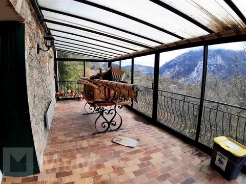 M M IMMOBILIER has the privilege of EXCLUSIVELY presenting you this spacious 4 bedroom house, located in a small quiet hamlet at an altitude of 847 meters near the village of Salvezines and Puilaurens and exposing some truly impressive views. GROUND ...