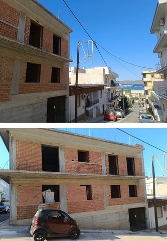For sale a three-storey building of 210 sq.m., of 1993 in unfinished condition with sea view. Basement 50 sq.m. and 25 sq.m. uncovered spaces Ground floor 83 sq.m. 1st floor 83 sq.m. In total, it has two bedrooms, two bathrooms, two WCs, and is brigh...